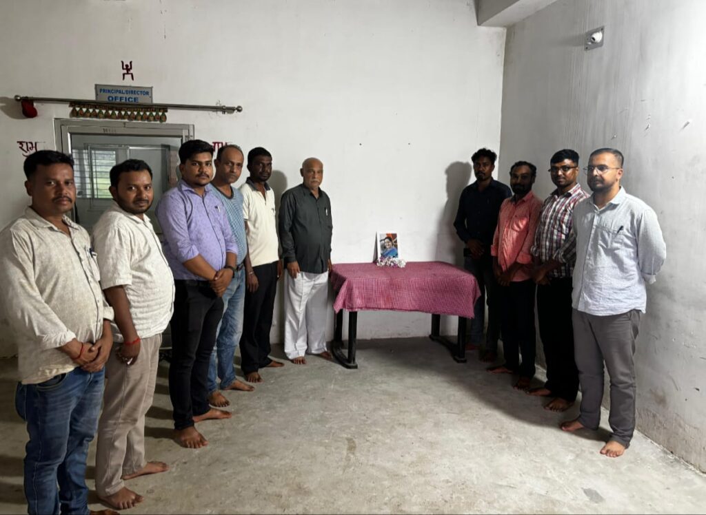नारायण आईटीआई लुपुंगडीह चांडिल में पूर्व विदेश मंत्री सुषमा स्वराज की पुण्य तिथि मनाई गई