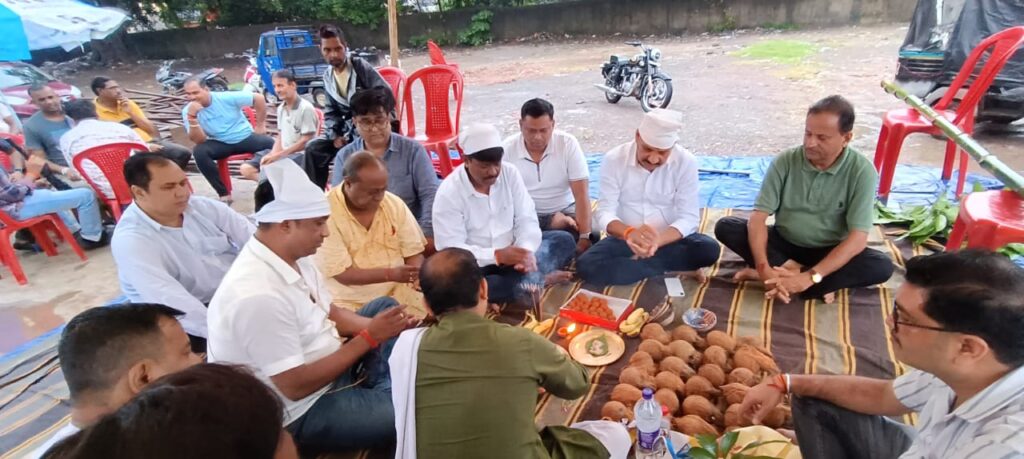 गोलमुरी दुर्गा पूजा कमिटी, सर्कस मैदान के दुर्गा पूजा पंडाल का भूमि पूजन भाजपा के पूर्व जिला अध्यक्ष दिनेश कुमार और समाजसेवी शिवशंकर सिंह ने किया