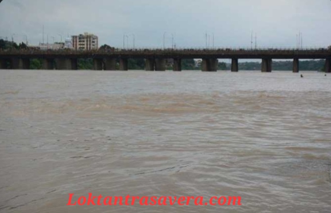 स्वर्णरेखा एवं खरकई नदी का जलस्तर खतरे के निशान के ऊपर,प्रशासन ने सतर्क रहने की अपील