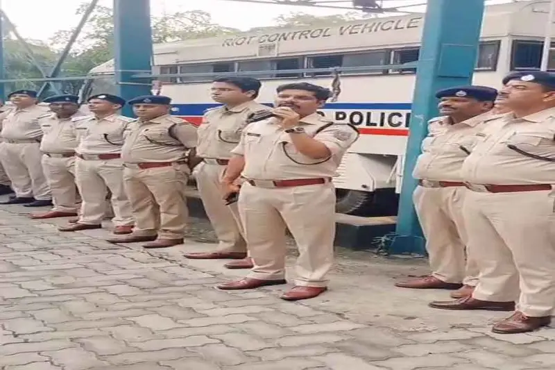 JAMSHEDPUR : दुर्गा पूजा के लिए सुरक्षा व्यवस्था चाक-चौबंद, एसएसपी ने पुलिसकर्मियों को दिए निर्देश