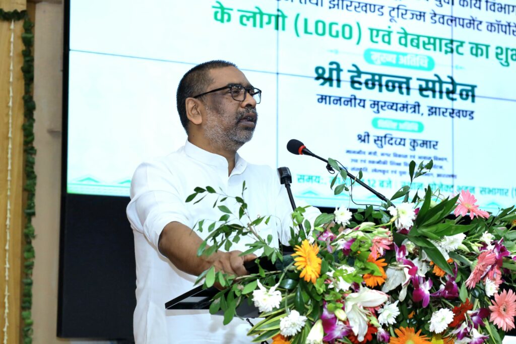मुख्यमंत्री हेमन्त सोरेन ने नगर विकास एवं आवास विभाग के अंतर्गत नवचयनित अभ्यर्थियों को सौंपा नियुक्ति पत्र