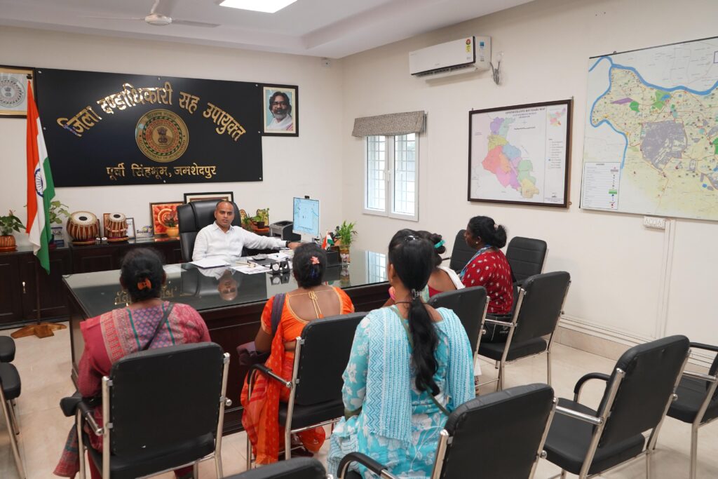 JAMSHEDPUR : उपायुक्त ने जन शिकायत निवारण दिवस में सुनी नागरिकों की समस्याएं, प्राप्त आवेदनों पर समयबद्ध कार्रवाई हेतु पदाधिकारियों को किया गया निर्देशित