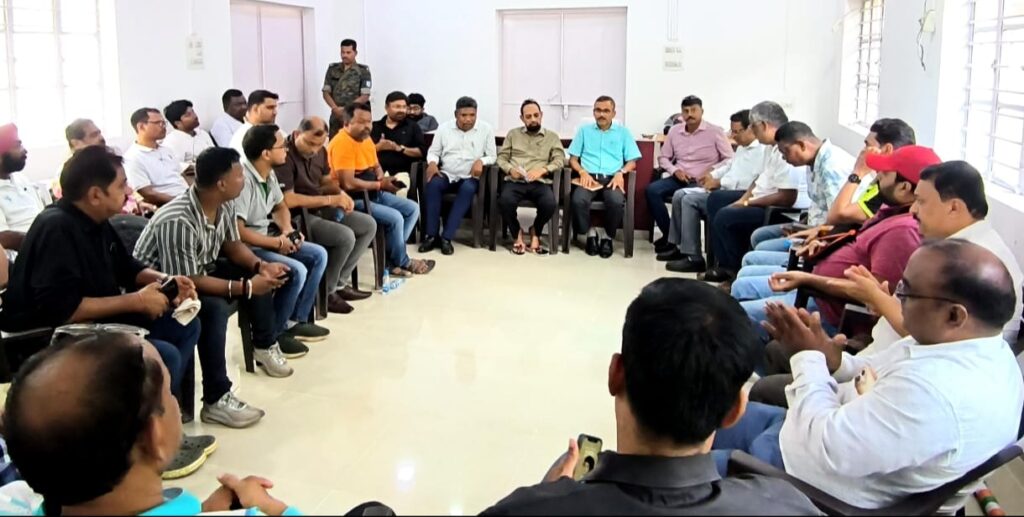 सांसद खेल महोत्सव के सफल आयोजन को लेकर सांसद विद्युत बरण महतो ने ली बैठक, कहा- युवाओं को मिलेगा पारंपरिक और परंपरागत खेलों में प्रतिभा दिखाने का मौका