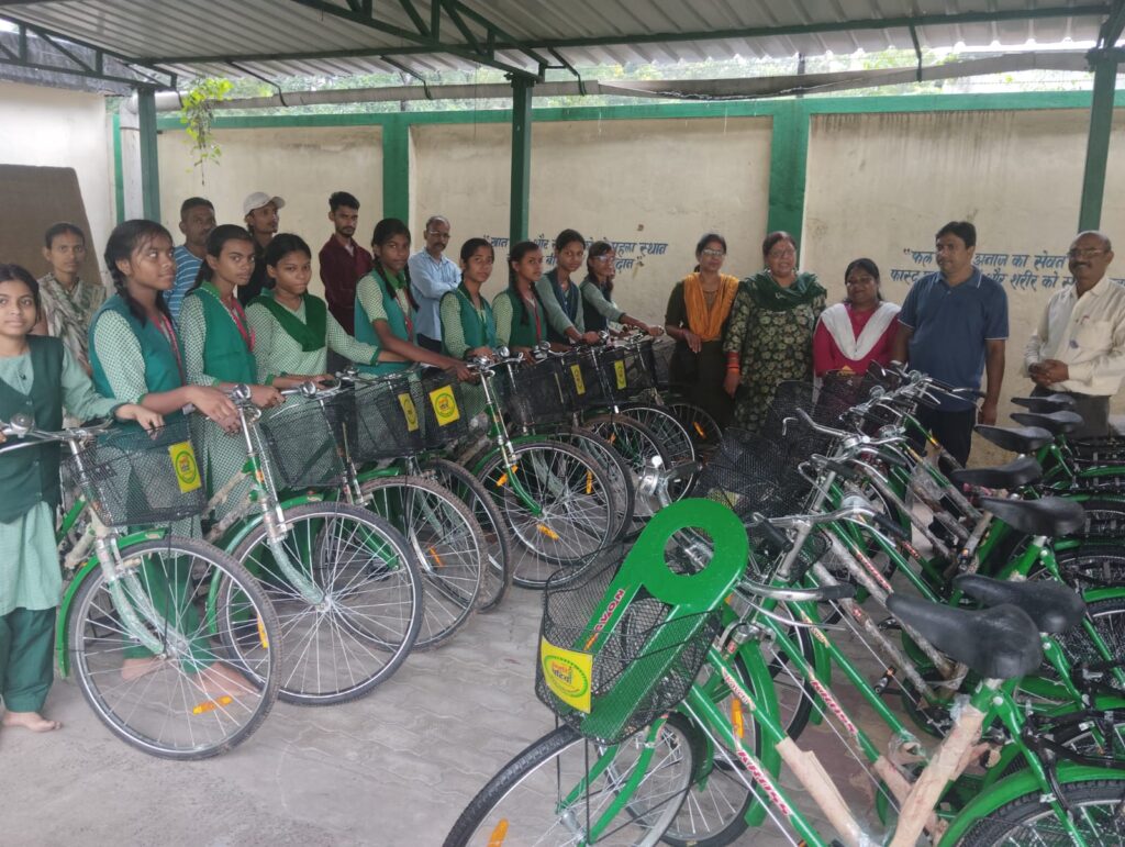 JAMSHEDPUR : उपायुक्त ने खराब साइकिल वितरण पर त्वरित संज्ञान लेते हुए गठित की दो सदस्यीय जांच टीम, छात्राओं को उपलब्ध कराए गए नए साइकिल
