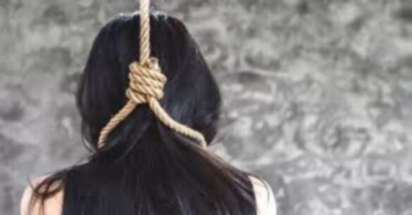 JAMSHEDPUR : सिदगोड़ा में फंदे से लटकता मिला विवाहिता का शव, परिजनों ने लगाया हत्या का आरोप