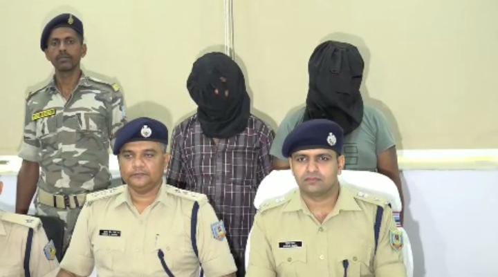 BREAKING : अवैध गांजा कारोबार का भंडाफोड़, पिता-पुत्र गिरफ्तार