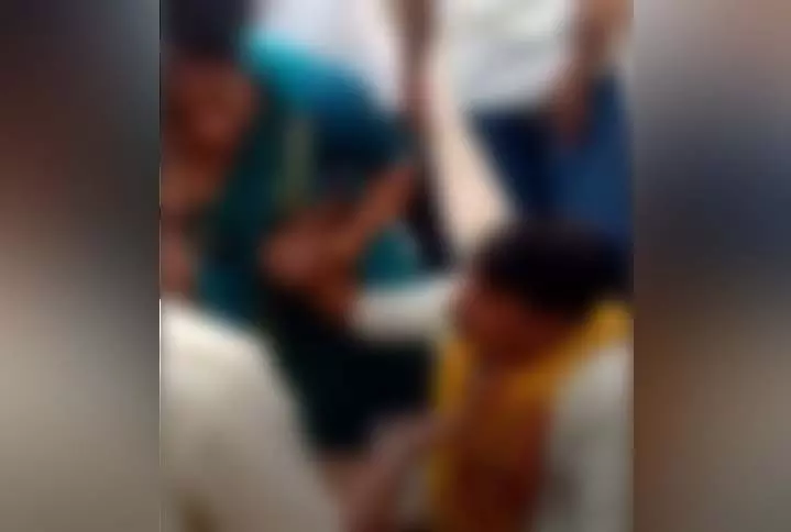 शादीशुदा प्रेमिका से मिलने पहुंचा मशहूर कथावाचक, जमकर हुई धुनाई