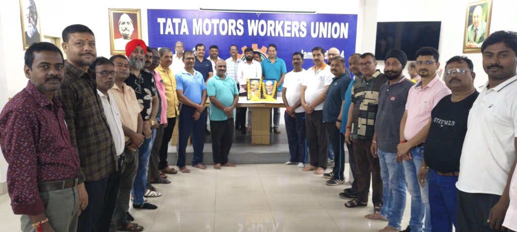 टाटा मोटर्स वर्कर्स यूनियन ने बापू व शास्त्री जी को किया याद