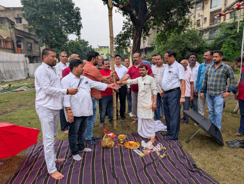 KALI PUJA : गोलमुरी जॉगर्स पार्क में नवयुवक चेतना मंच की भव्य काली पूजा का भूमि पूजन संपन्न, 3 लाख की लागत से बनेगा आकर्षक पंडाल
