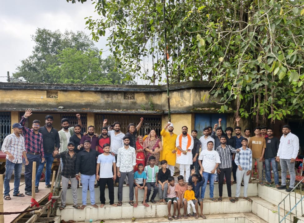 15 फीट काली पूजा पंडाल का हुआ भूमि पूजन, पंडित जी के मंत्रोच्चार के साथ संपन्न हुआ कार्यक्रम, समिति के पदाधिकारी व सदस्य रहे उपस्थित