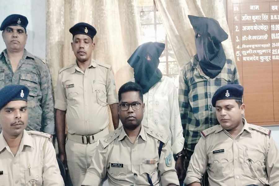 JAMSHEDPUR : मानगो में 140 पुड़िया ब्राउन शुगर के साथ दो तस्कर गिरफ्तार