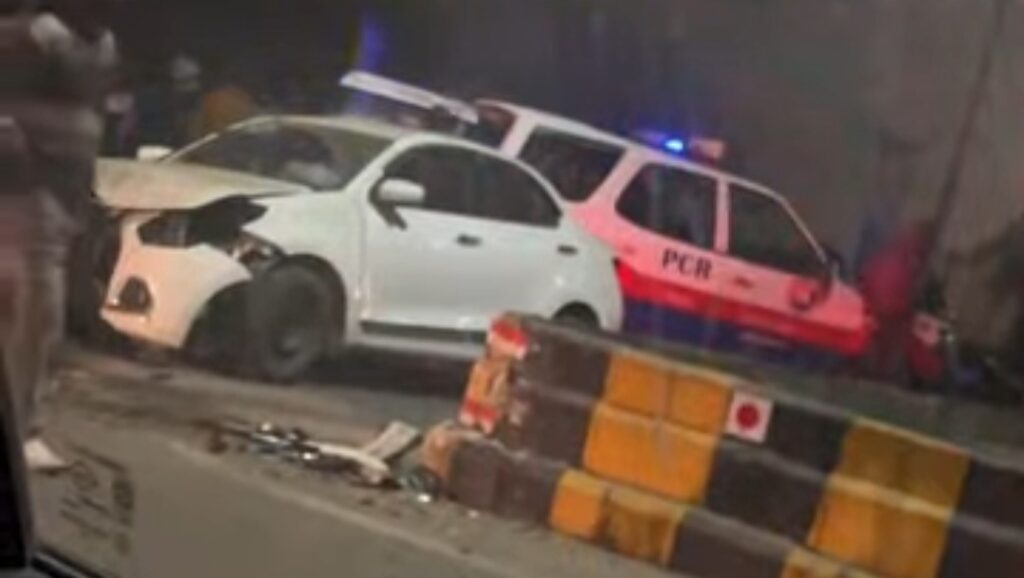 JAMSHEDPUR : गोलमुरी टिनप्लेट में तेज रफ्तार कार डिवाइडर से जा टकराई, चालक गंभीर रूप से घायल