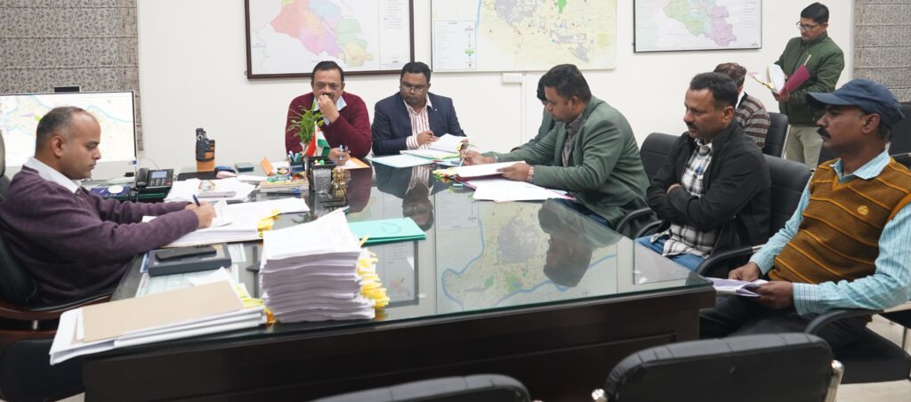 बागबेड़ा कॉलोनी पंचायत में कचरा निस्तारण व जलकर लेखा की मांग, उपायुक्त को सौंपा ज्ञापन