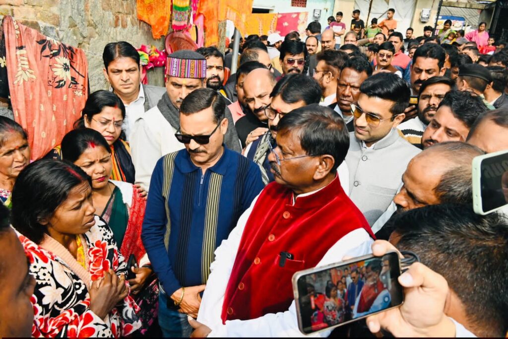 पुलिस कस्टडी में जीत महतो की मौत पर भाजपा हुई हमलावर, पीड़ित परिवार से पूर्व मुख्यमंत्री अर्जुन मुंडा ने की मुलाकात, कहा- थानेदार और दोषी पुलिसकर्मियों पर दर्ज हो हत्या का मुकदमा