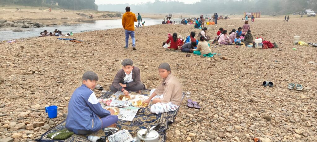 नव वर्ष पर लोगों ने जमकर किया मस्ती लिया पिकनिक का आनंद