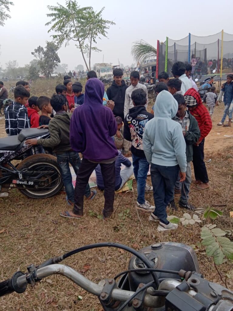 मेला के हब्बा डब्बा( जुआ) में बच्चे भी अजमाया भाग्य