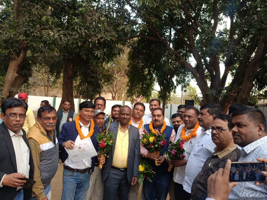 घाटशिला प्रेस क्लब चुनाव संपन्न, मोहम्मद परवेज अध्यक्ष और रूपेश दुबे महासचिव चुने गए