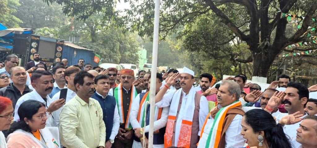 जमशेदपुर महानगर के जिला भाजपा कार्यालय पर हर्षोल्लास के साथ मनाया गया 77वां गणतंत्र दिवस, सैकड़ों भाजपा कार्यकर्ताओं ने राष्ट्रीय ध्वज तिरंगे को दी सलामी