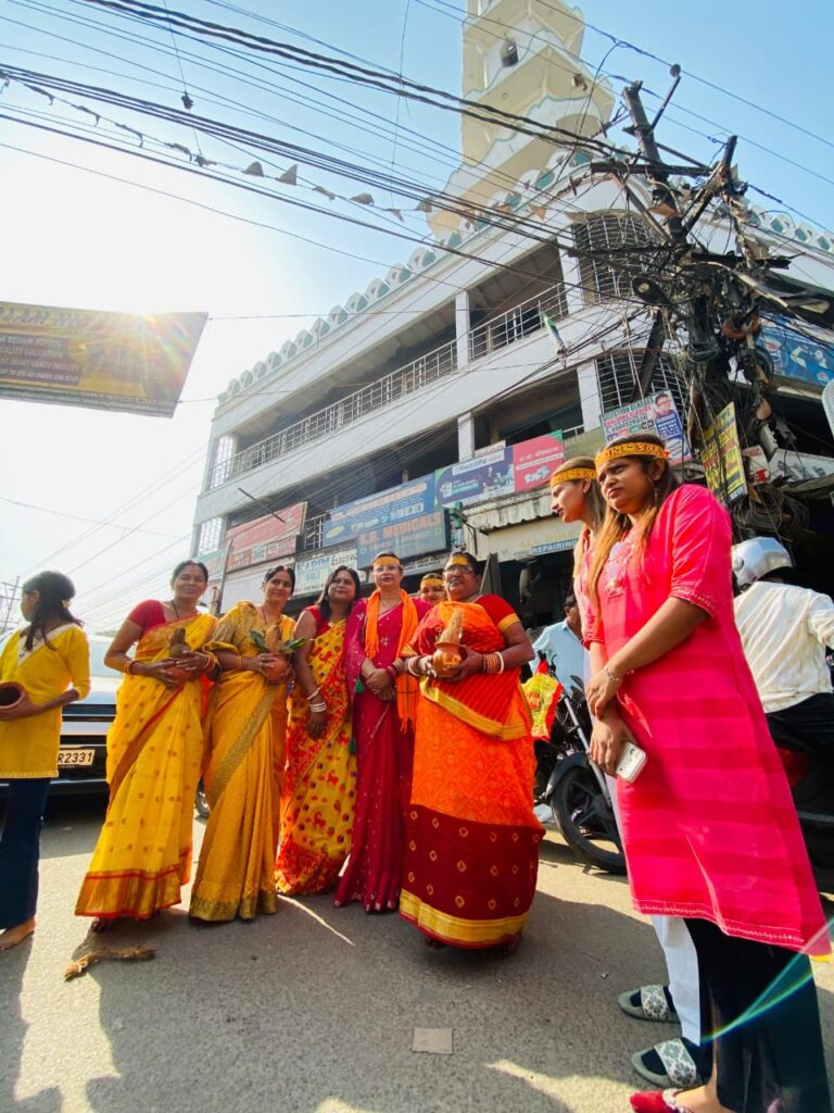 महाशिवरात्रि के पावन अवसर पर आस्था में सहभागी बनीं एनडीए मेयर प्रत्याशी संध्या सिंह