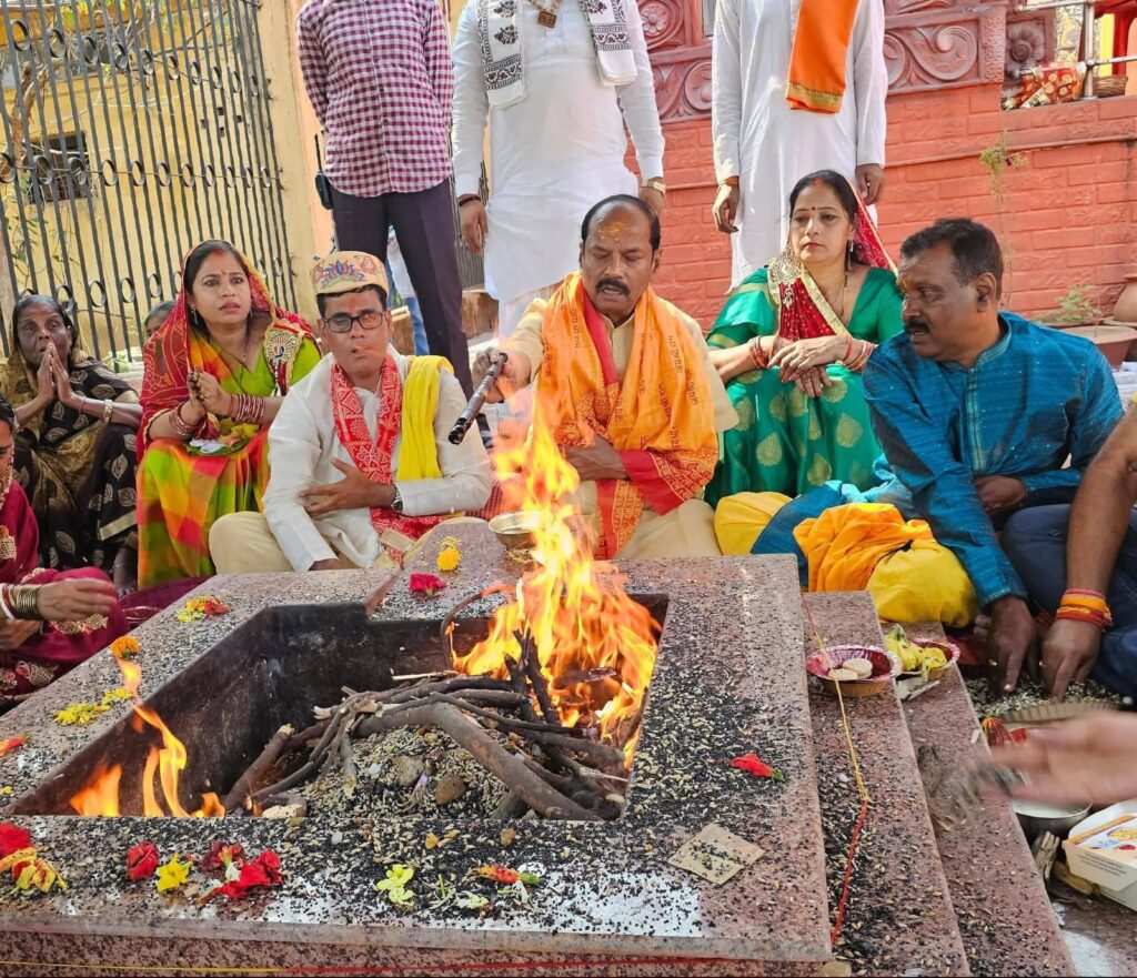 सिदगोड़ा सूर्य मंदिर में शिवलिंग पुनर्स्थापना व प्राण-प्रतिष्ठा अनुष्ठान हुआ सम्पन्न, श्रद्धालुओं की उमड़ी भीड़, शनिवार को भव्य दीपोत्सव एवं महभण्डारा का होगा आयोजन
