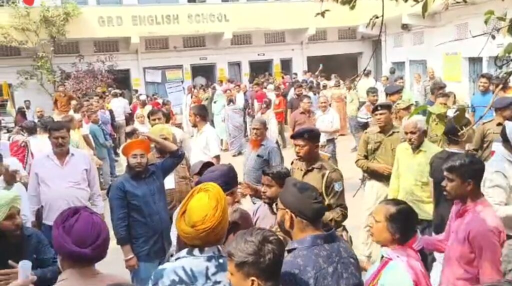 JAMSHEDPUR : जुगसलाई नगर परिषद चुनाव में जोरदार वोटिंग, कुछ बूथों पर बवाल — मुस्लिम बहुल वार्ड में सबसे ज्यादा मतदान, बीजेपी पहुंची चुनाव आयोग