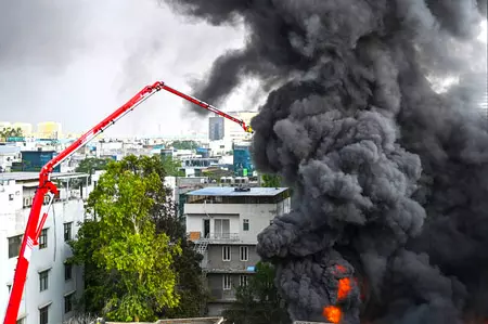 अपार्टमेंट में मची अफरा-तफरी, टी20 वर्ल्ड कप जीत के जश्न के दौरान रॉकेट से लगी आग… पढ़े पूरी खबर