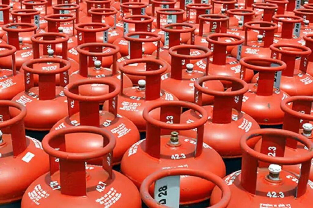 रसोई गैस (LPG) सिलेंडर हुआ महंगा, होली से पहले बड़ा झटका, जेब पर बढ़ेगा बोझ…