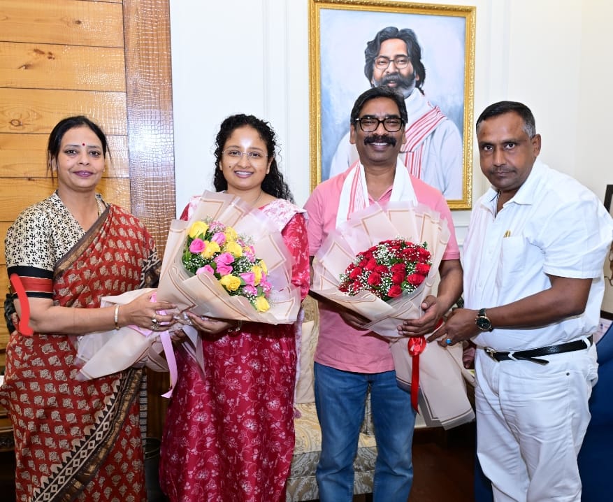 चुनाव जीतने के बाद मानगो की मेयर सुधा गुप्ता ने मुख्यमंत्री हेमंत सोरेन से की शिष्टाचार मुलाकात