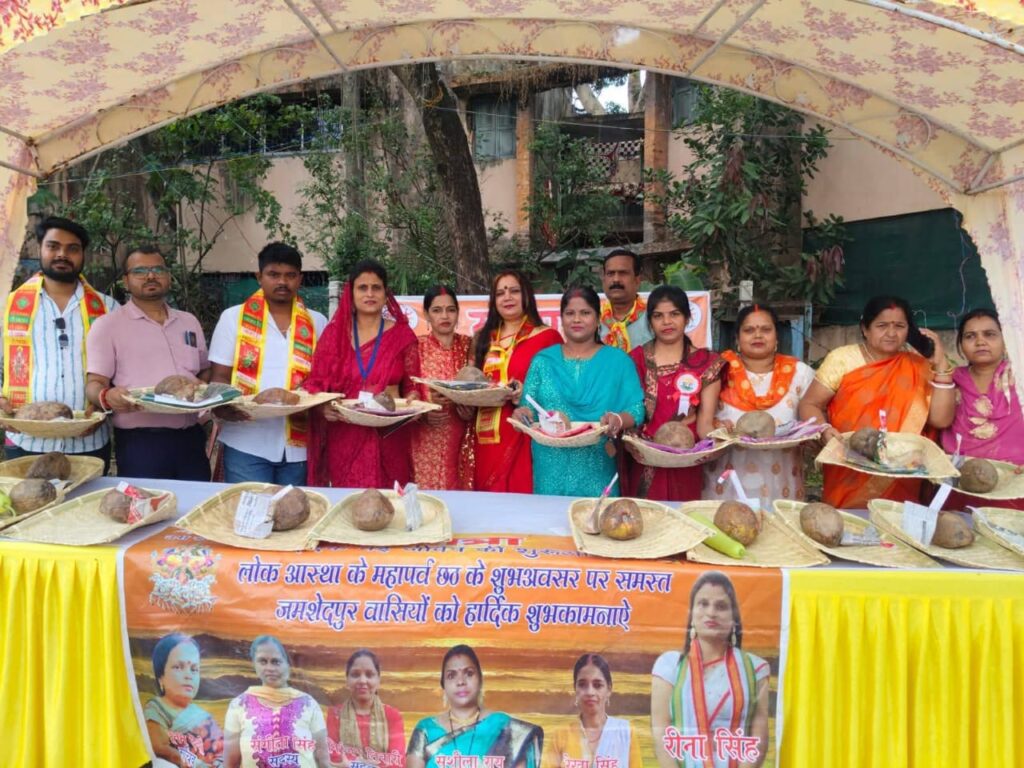 चैती छठ पर सेवा का संकल्प: ‘यात्रा’ संस्था ने जरूरतमंदों के बीच बांटी सामग्री