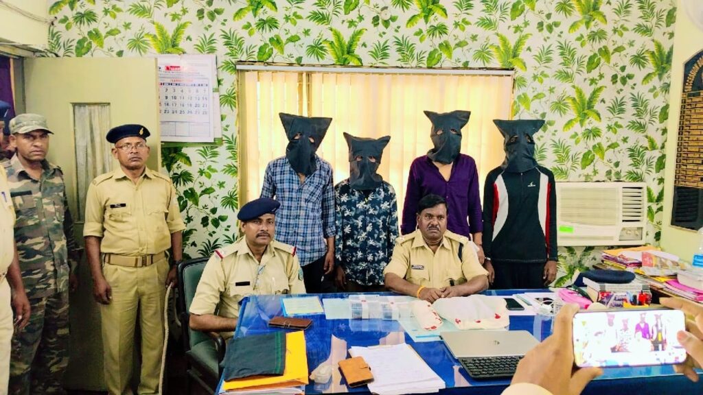 JAMSHEDPUR : थीम पार्क के पास जानलेवा हमले का पुलिस ने किया खुलासा, मुख्य आरोपी समेत 4 गिरफ्तार…. देखें CCTV VIDEO किस प्रकार हुआ था हमला….