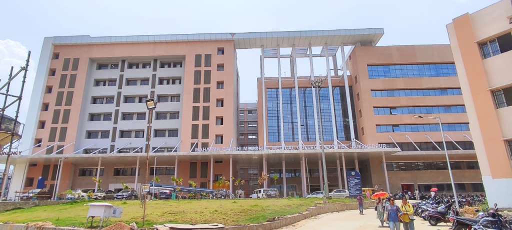 📰 एमजीएम अस्पताल की बड़ी लापरवाही: 9 दिनों से लापता मरीज का शव परिसर में मिला, सुरक्षा घेरे पर उठे सवाल