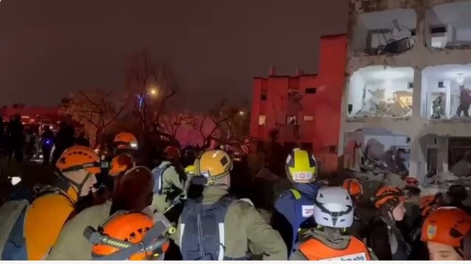 ईरान ने इजरायल पर बरसाईं मिसाइलें, सैकड़ों की मौत का दावा