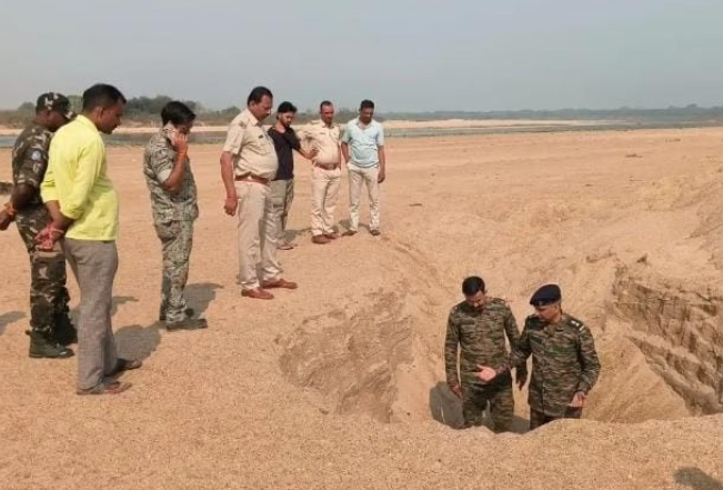 स्वर्णरेखा नदी किनारे मिला 500 पाउंड का शक्तिशाली बम, सेना ने संभाला मोर्चा