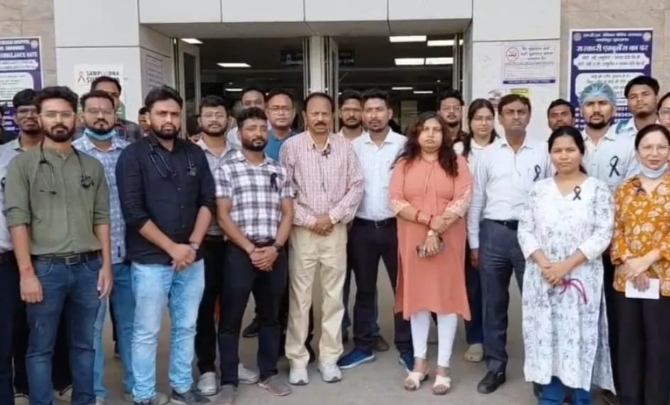 एमजीएम के जूनियर डॉक्टरों का हल्ला बोल, 6 अप्रैल से अनिश्चितकालीन हड़ताल की चेतावनी