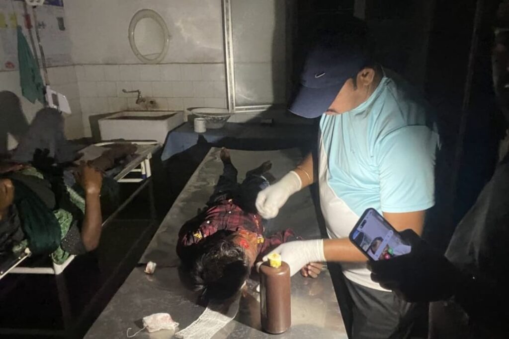 देख लीजिए ‘हमर सुनर झारखंड’ की स्वास्थ्य व्यवस्था! गिरिडीह सदर अस्पताल की खुली पोल, बिजली गुल तो मोबाइल की फ्लैश लाइट में हुआ घायल का इलाज…. पढ़े पूरी खबर