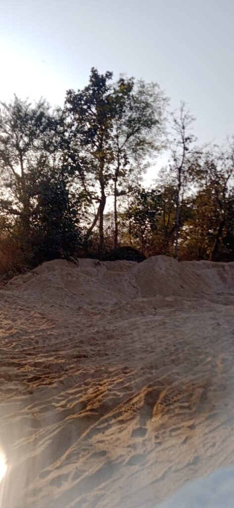 अबैध बालू खनन के खिलाफ प्राथमिकी दर्ज करने हेतु ज्ञापन