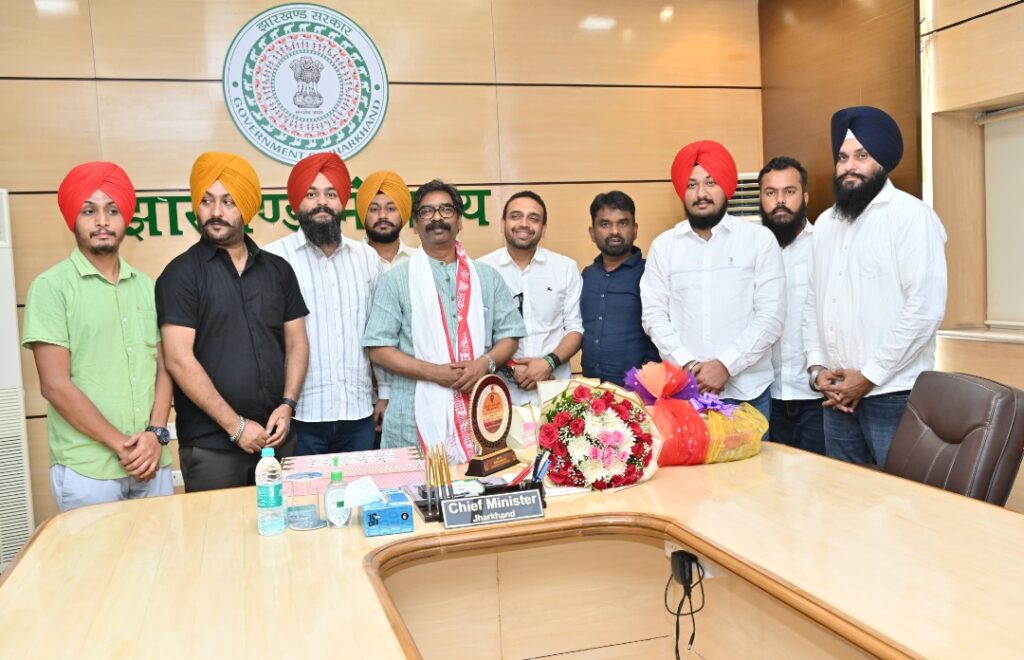 RANCHI : सेन्ट्रल सिख नौजवान सभा ने कुणाल षडंगी के साथ मुख्यमंत्री हेमंत सोरेन से की मुलाकात, बैसाखी की दी शुभकामनाएं