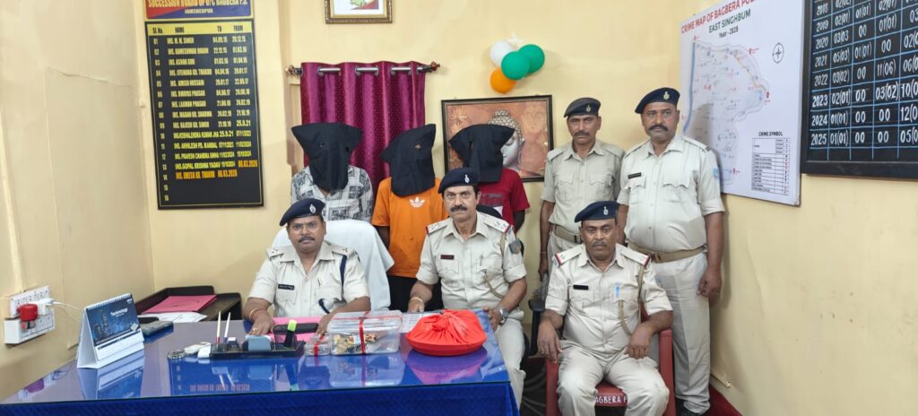 JAMSHEDPUR : बागबेड़ा के मां तारनी कॉलोनी चोरी कांड का पुलिस ने किया भांडाफोड, तीन गिरफ्तार…..