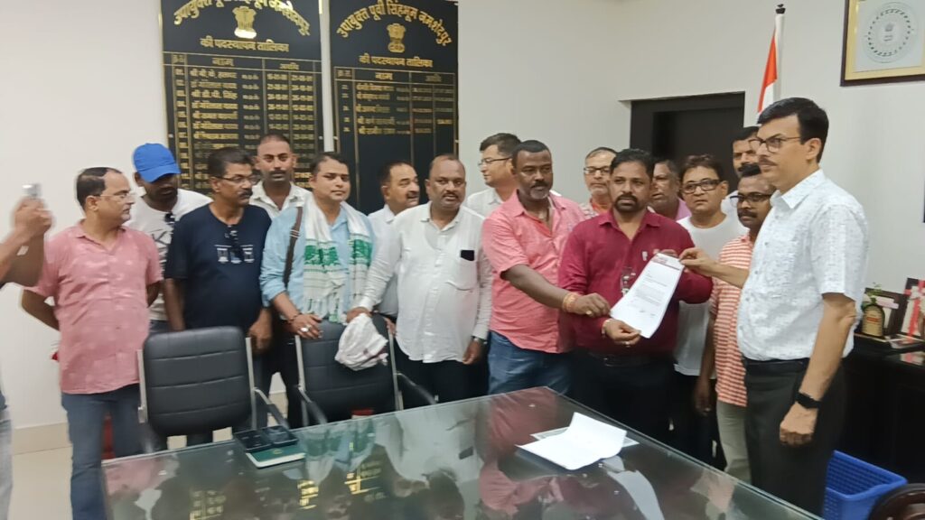 JAMSHEDPUR : फर्जी ‘प्रेस’ वाहनों और अवांछित तत्वों पर कार्रवाई की मांग, प्रेस क्लब प्रतिनिधिमंडल ने उपायुक्त से की मुलाकात