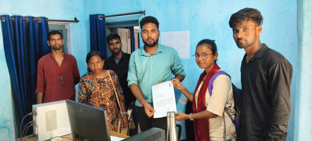 GE-2 की परीक्षा तिथि बदलने को लेकर एआईडीएसओ ने कोल्हान विवि कुलसचिव को सौंपा ज्ञापन