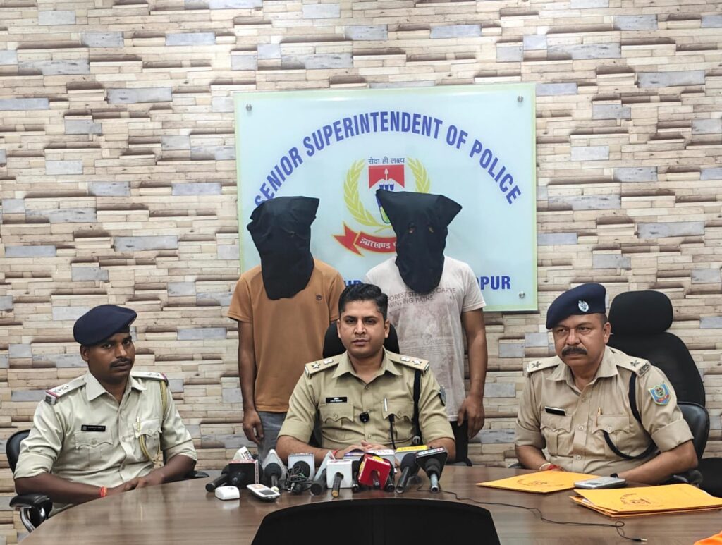 JAMSHEDPUR : करीम सिटी कॉलेज के पास बाइक चोरी कांड का पुलिस ने किया खुलासा, दो शातिर चोर गिरफ्तार…. पढ़े पूरी खबर