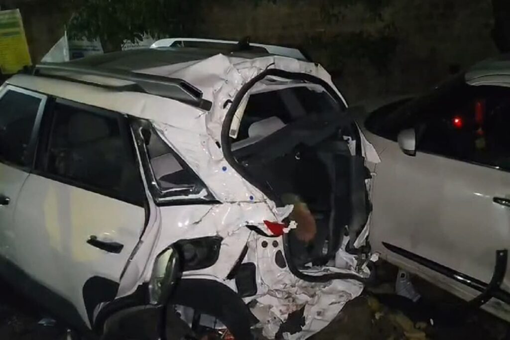 BREAKING : गिरिडीह में मौत बनकर दौड़ा बेकाबू ट्रक, बाजार में मची चीख-पुकार, 5 की मौत, 20 से अधिक घायल