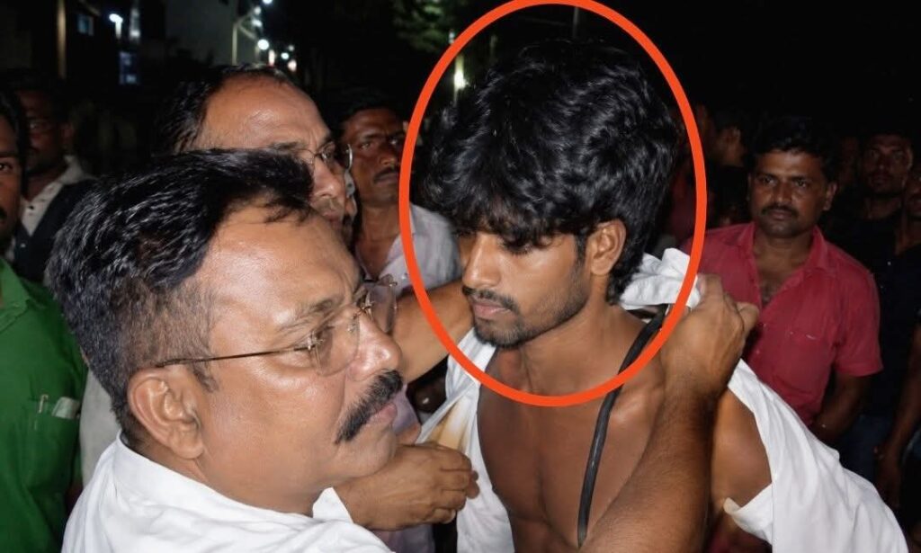 महिला से पर्स छीनकर भाग रहा युवक धराया, लोगों ने पकड़कर पुलिस के हवाले किया