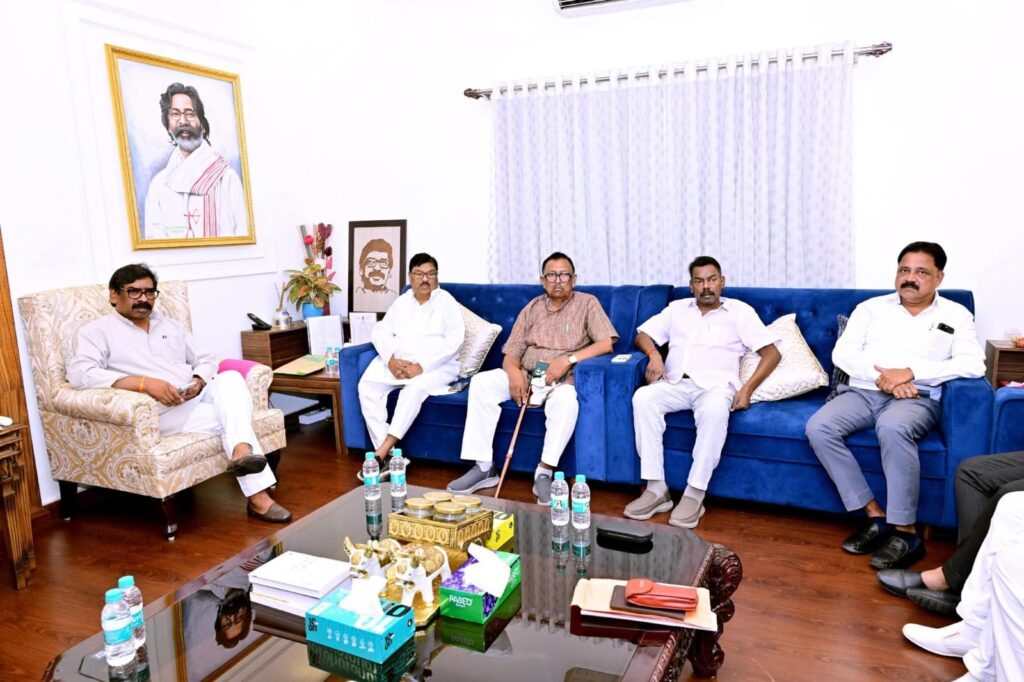 राज्यसभा चुनाव को लेकर CM हेमंत सोरेन की हाईलेवल मीटिंग, JMM का बड़ा ऐलान- दोनों सीटों पर अकेले लड़ेगी चुनाव
