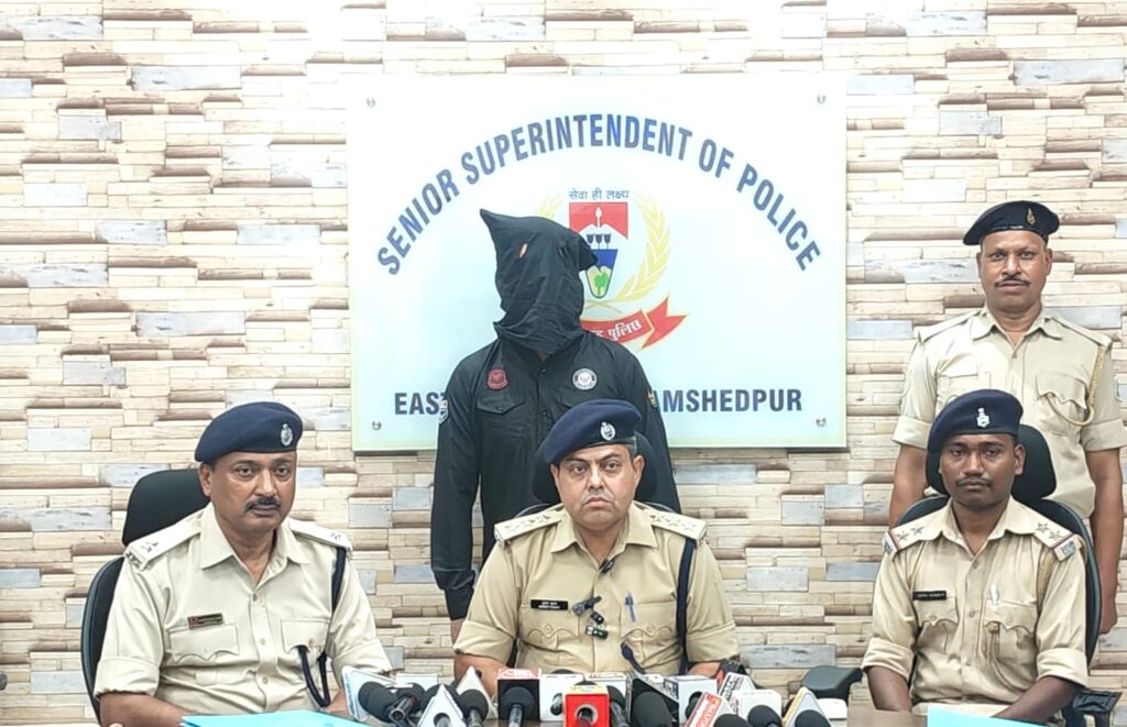 जुगसलाई में हथियार सप्लाई गिरोह का सक्रिय सदस्य गिरफ्तार, कार से पिस्टल मैगजीन व कारतूस बरामद