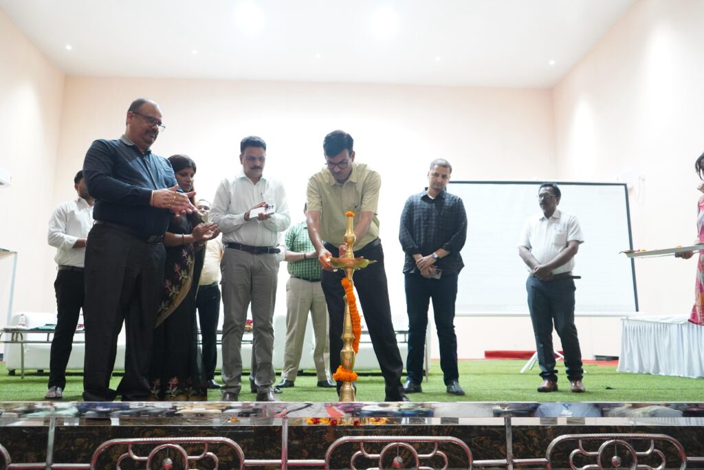 सिदगोड़ा टाउन हॉल में BLO और पर्यवेक्षकों का प्रशिक्षण संपन्न; उपायुक्त ने कहा- ‘मतदाता सूची में न हो कोई चूक, हर पात्र नाम हो शामिल’