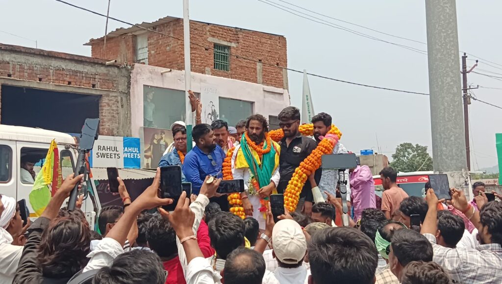 जेल से रिहा होने पर तरुण महतो का भव्य स्वागत, राकेश रंजन बोले- अवैध खनन के खिलाफ आंदोलन को मिलेगी नई ऊर्जा
