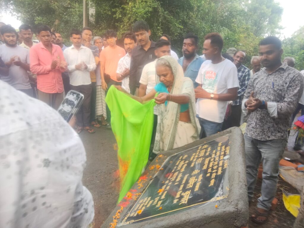 दो पीसीसी पथ, एक लैम्पस भवन, एक उप स्वास्थ्य केन्द्र, एक सामुदायिक अस्पताल निर्माण का शिलान्यास विधायक द्वारा