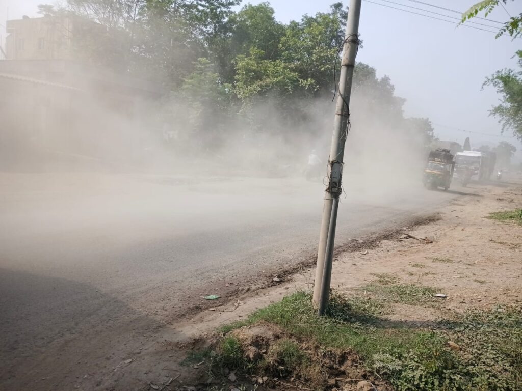 सिंगपुर चौक मुरी धुल के प्रदुषण परेशान जनता
