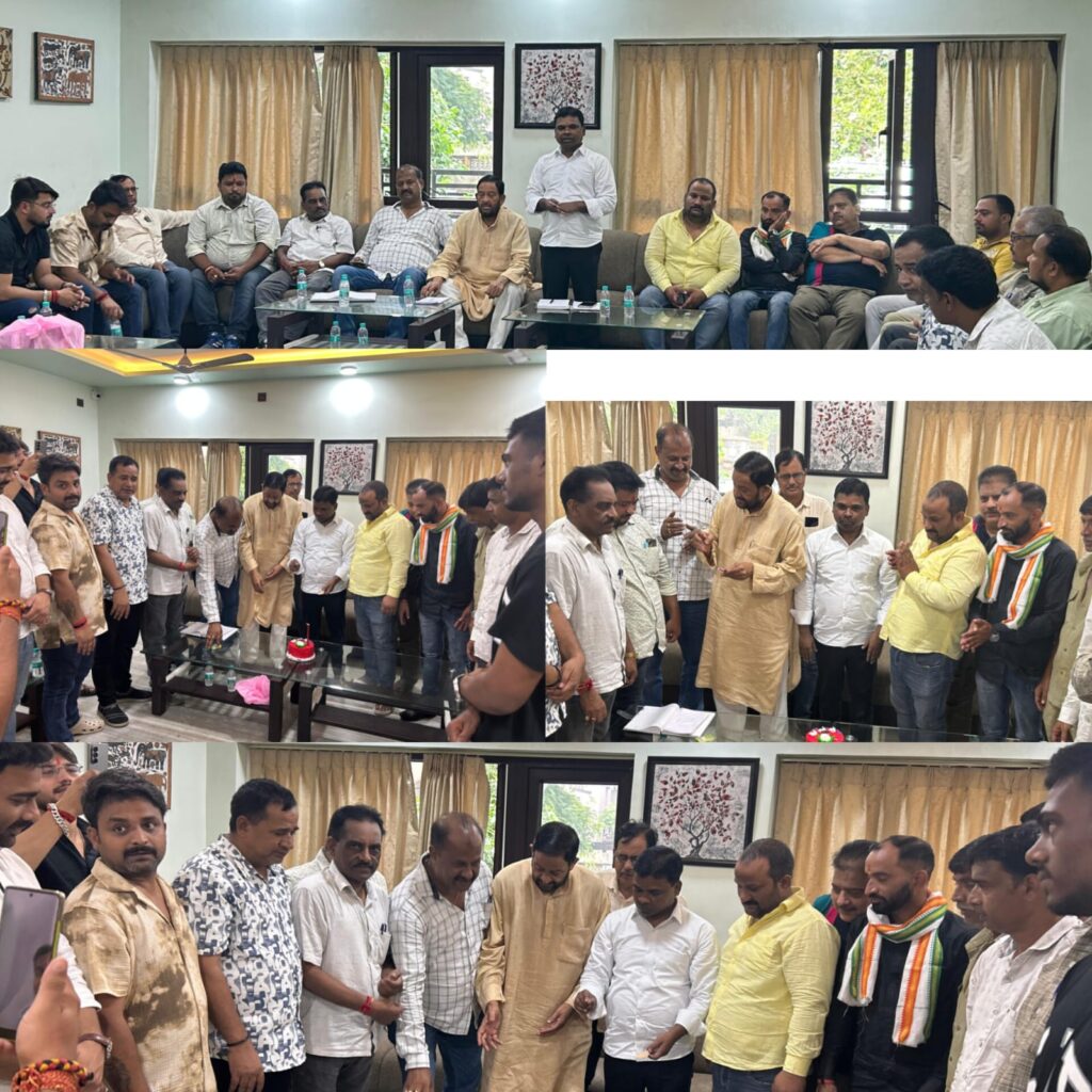 आजसू स्थापना दिवस सह जनाक्रोश रैली को लेकर कार्यकर्ताओं की बैठक संपन्न धनबाद रैली में पूर्वी सिंहभूम से हजारों कार्यकर्ताओं की भागीदारी का दावा, सुदेश महतो का जन्मदिन भी मनाया गया